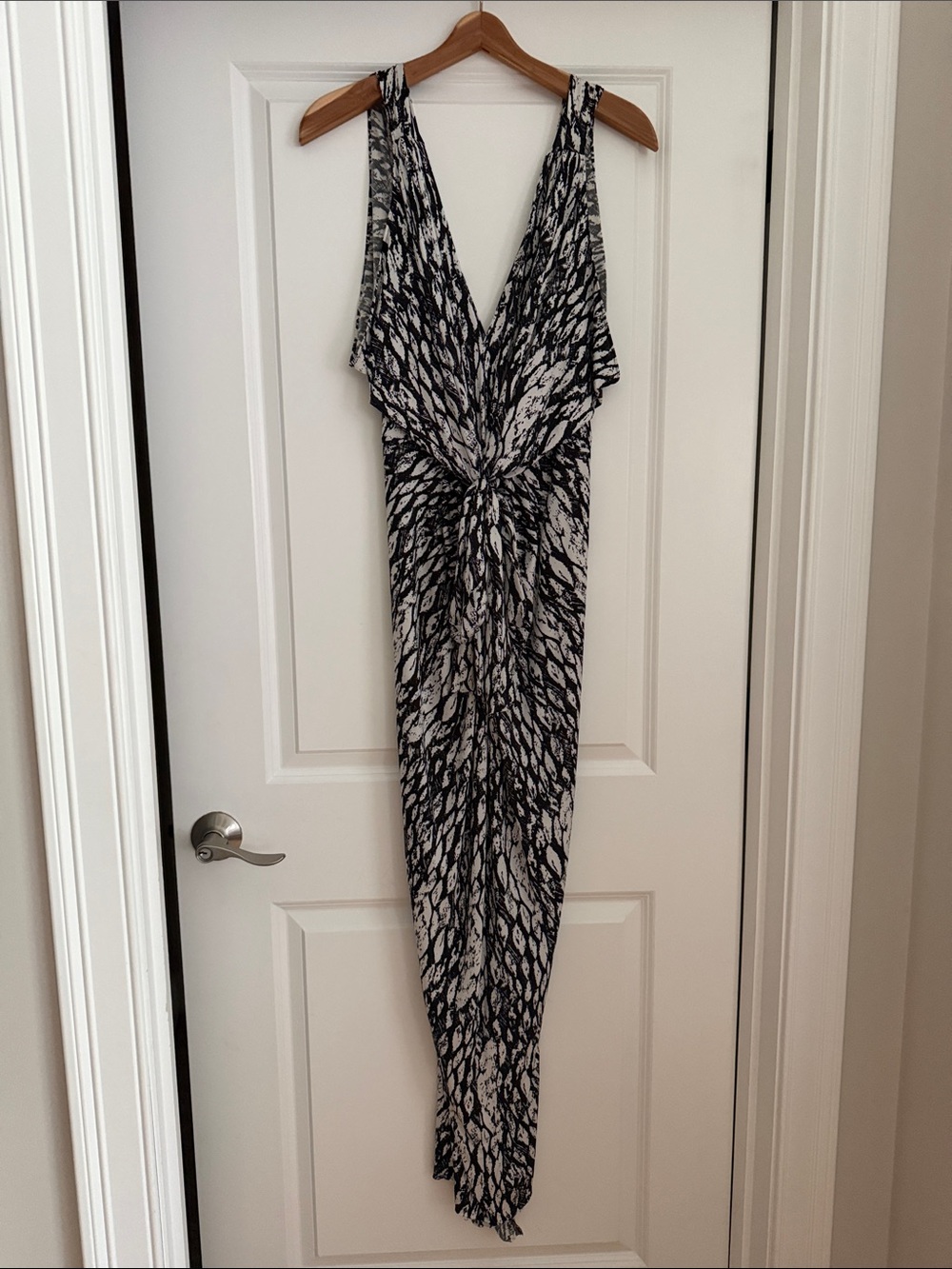 Elegant Black and White Knot-Front Maxi Dress